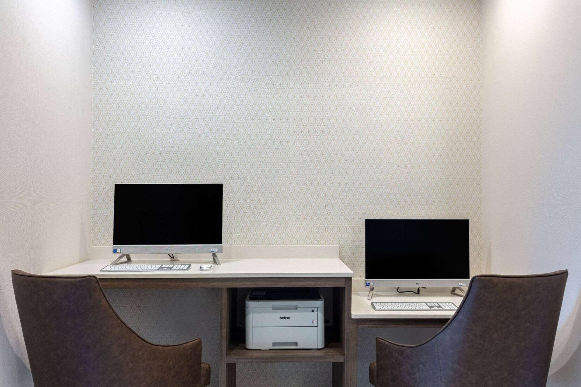 La Quinta Inn & Suites By Wyndham Centralia Zewnętrze zdjęcie